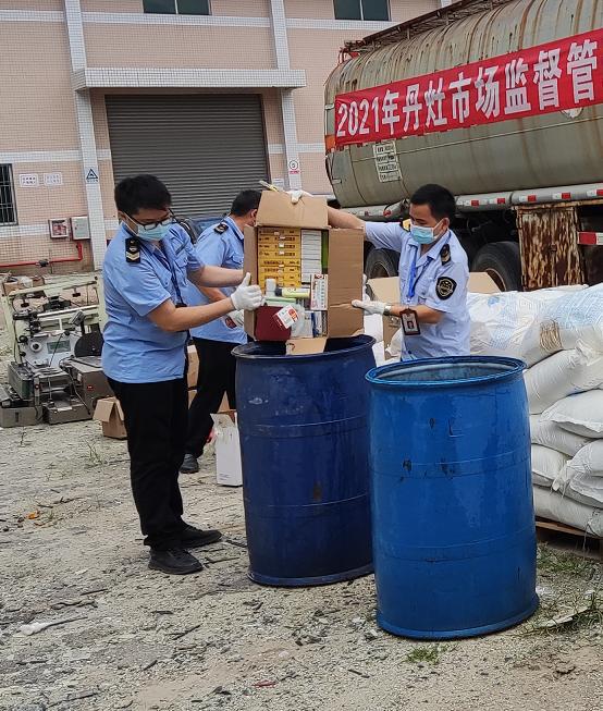 產(chǎn)品銷毀|強(qiáng)監(jiān)管嚴(yán)執(zhí)法!丹灶集中銷毀3000多件罰沒物品 產(chǎn)品銷毀|強(qiáng)監(jiān)管嚴(yán)執(zhí)法!丹灶集中銷毀3000多件罰沒物品